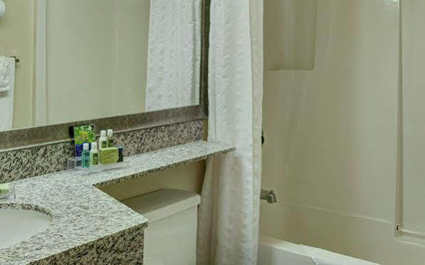 Thompson'S Best Value Inn & Suites Bagian luar foto